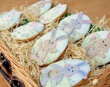 Bunny Biscuits! Our Bunny Set can also be used to decorate yummy cookies, perfect for Easter picnics!